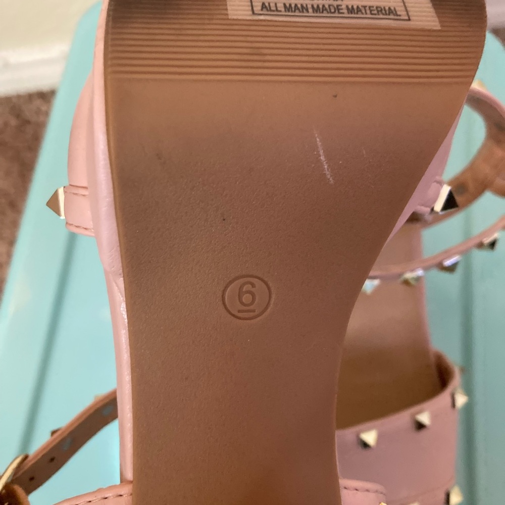 Heels - Picture 6 of 6